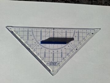 Geo driehoek Staedtler 22cm beschikbaar voor biedingen