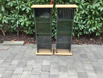 Dvd kastjes beschikbaar voor biedingen