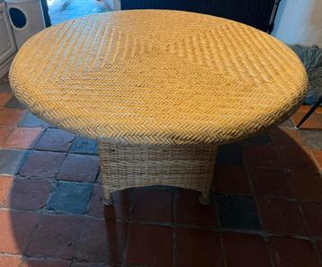 Rotan eettafel in Bohemian stijl beschikbaar voor biedingen