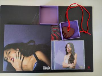 Olivia Rodrigo CD'S+ goodies  disponible aux enchères