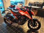 Prachtige KTM Duke 125 acropovic 8000km topstaat, Motoren, Particulier, 125 cc, LED Verlichting, Naked bike