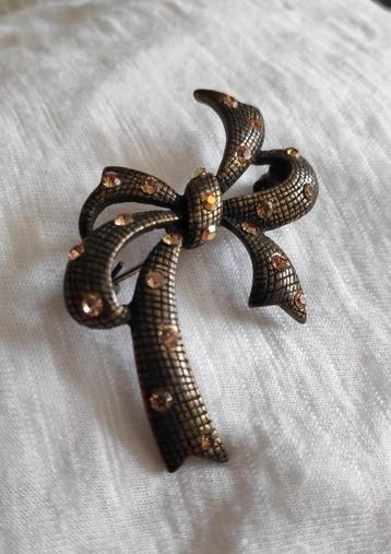 Broche vintage beschikbaar voor biedingen