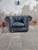 In perfecte staat midnight grey leder chesterfield fauteuil, Huis en Inrichting, Fauteuils, Ophalen of Verzenden, Zo goed als nieuw