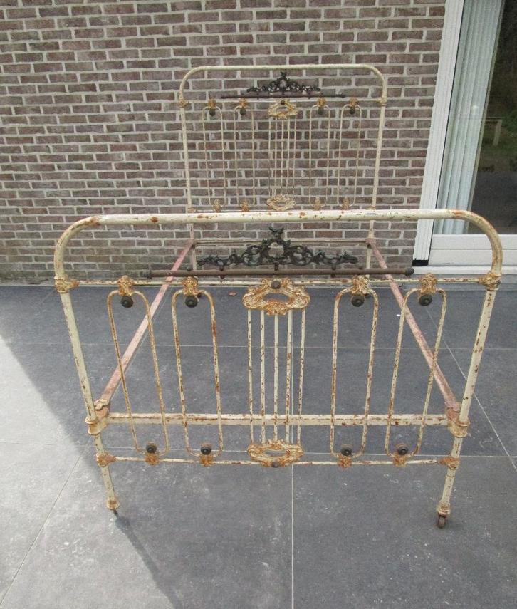 oud eenpersoon bed, Antiquités & Art, Antiquités | Meubles | Lits, Enlèvement