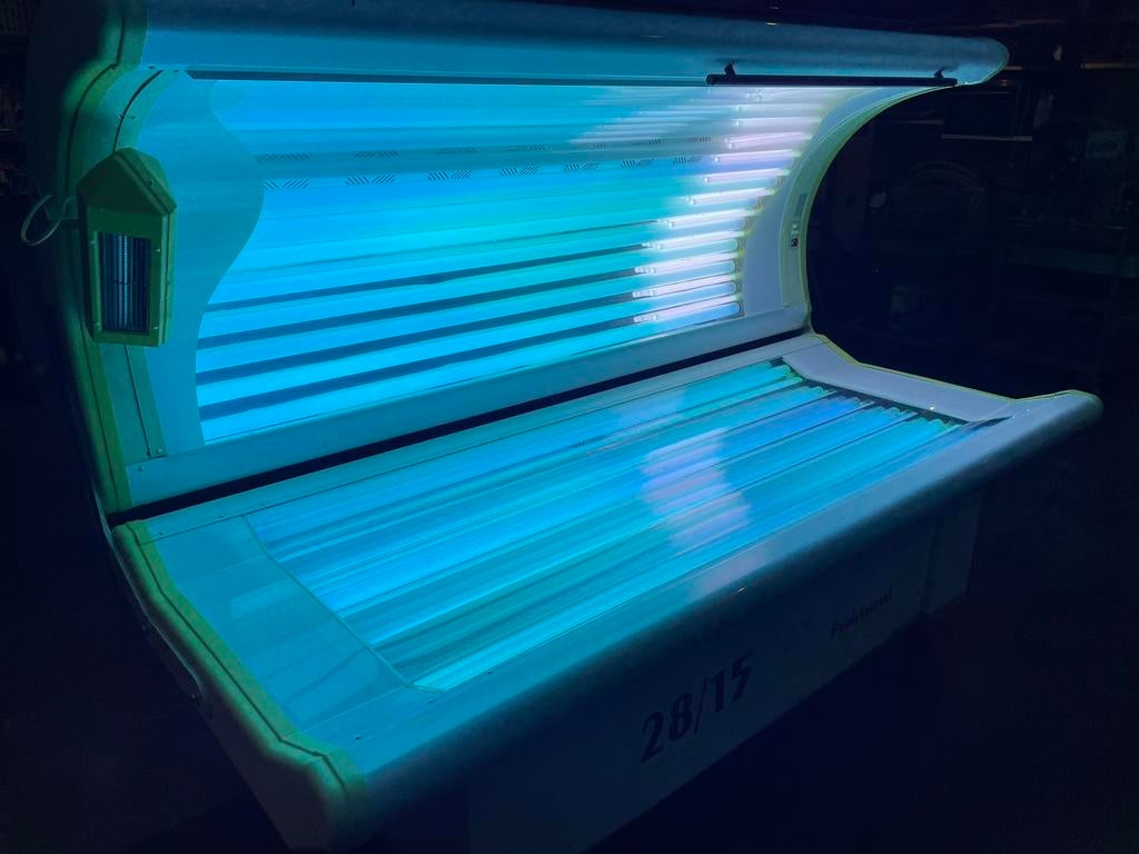 Professionele zonnebank 380 volt werkt zeer goed, Ophalen, Gebruikt, Gezichtsbruiner