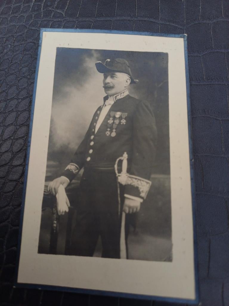 Commissaire de police, Collections, Enlèvement ou Envoi