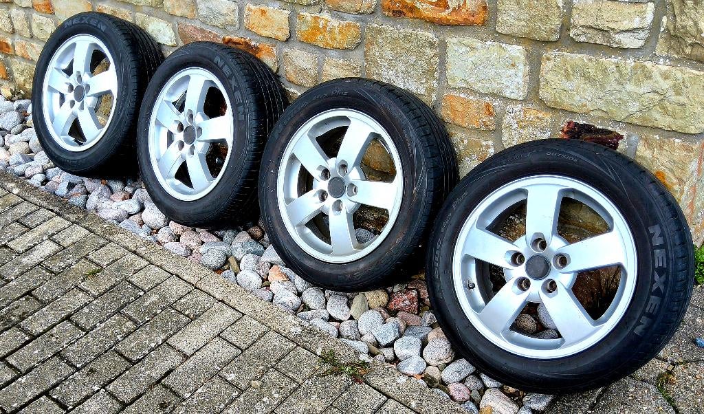 Très belles jantes Skoda, entraxe 5x100 avec pneus été, Autos : Pièces & Accessoires, 15 pouces, Pneus et Jantes, Pneus été, Enlèvement