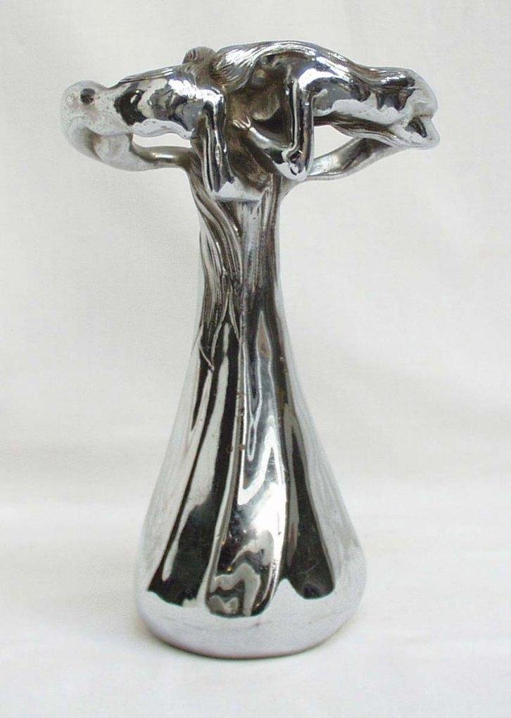 Vase Art Nouveau en bronze chromé - Vojave Bruxelles., Antiquités & Art, Art | Sculptures & Bois, Enlèvement ou Envoi