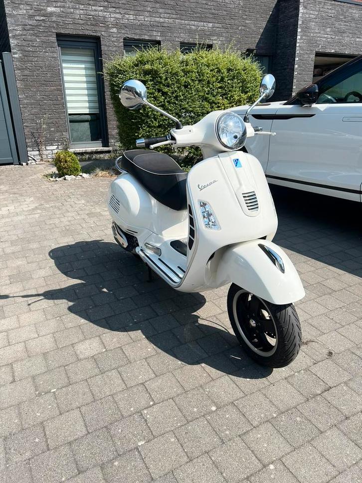 Vespa gts 125 super, Vélos & Vélomoteurs, Scooters | Vespa, Comme neuf, Essence, Enlèvement