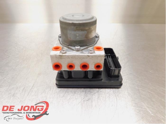 ABS Pomp van een Mercedes E-Klasse, Auto-onderdelen, Elektronica en Kabels, Mercedes-Benz, Gebruikt, 3 maanden garantie, Ophalen of Verzenden