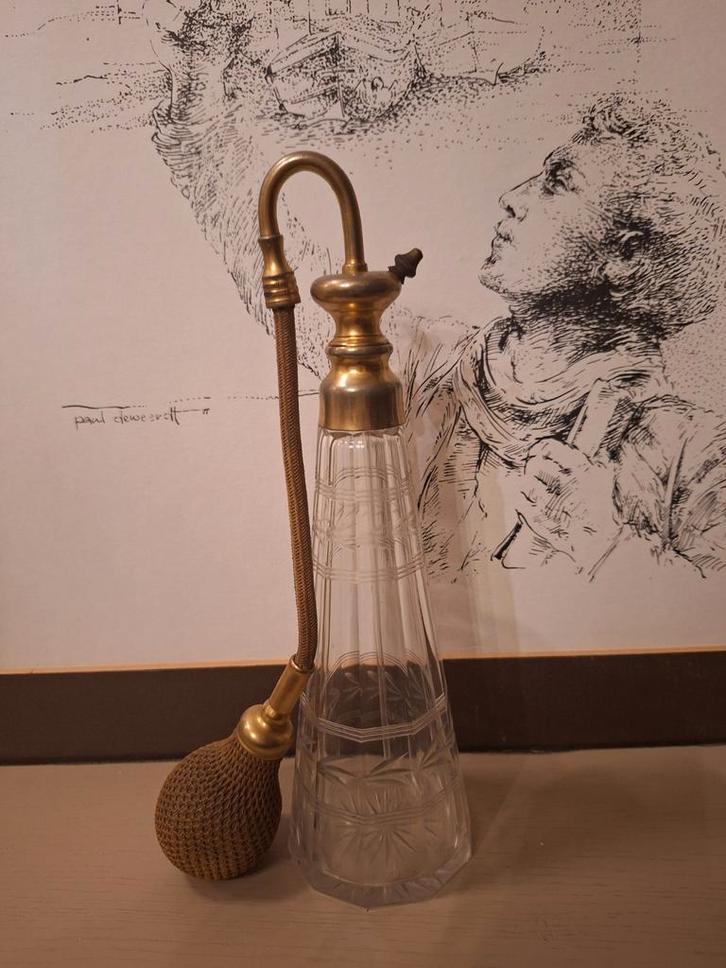 Antieke geslepen kristal parfumverstuiver ., Antiquités & Art, Antiquités | Verre & Cristal, Enlèvement ou Envoi