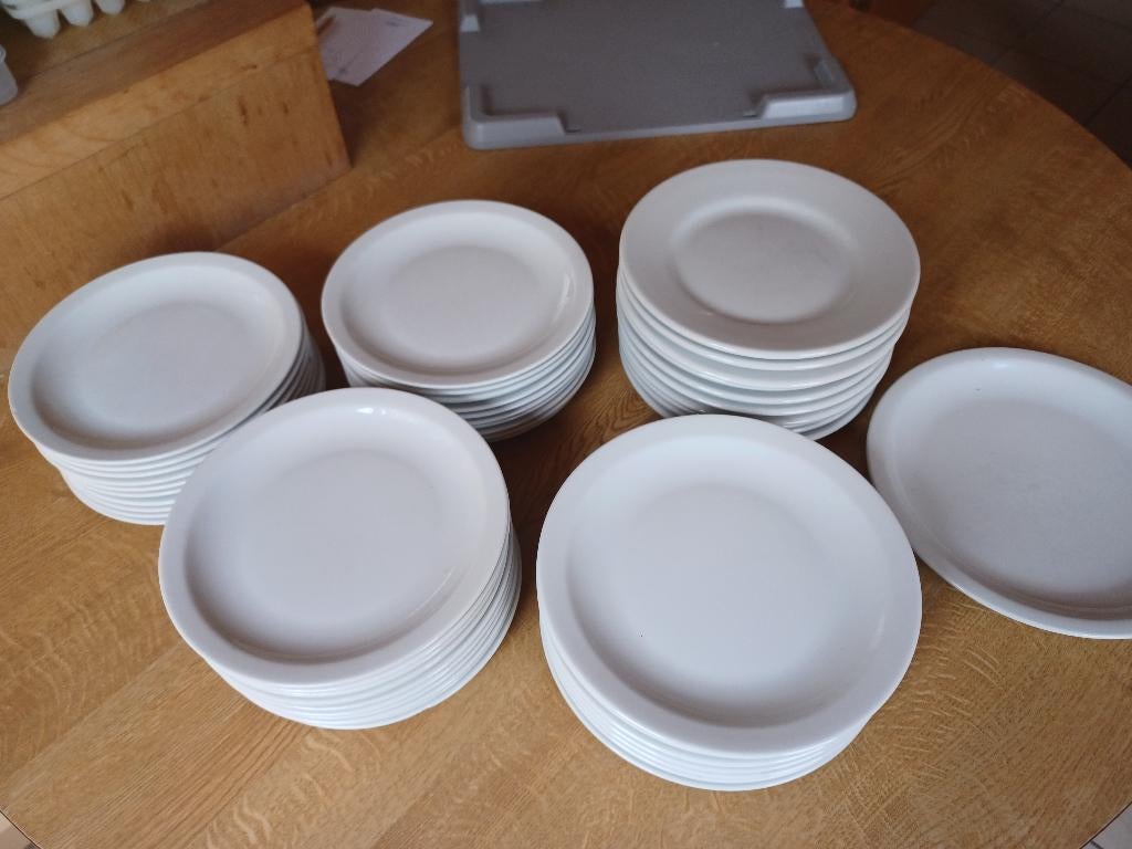 48 witte borden van 19 cm (maat dessert) in goede staat, Ophalen, Gebruikt, Porselein, Bord(en)