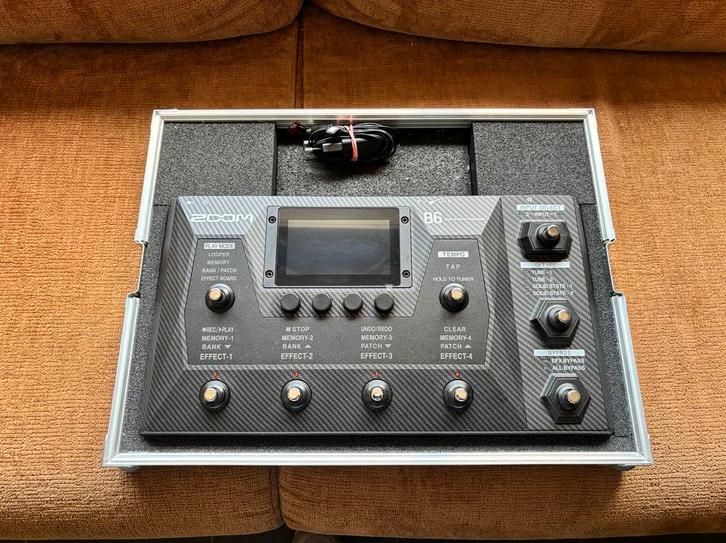 Zoom B6 bass multieffect in Thon case + accessoires, Musique & Instruments, Effets, Enlèvement
