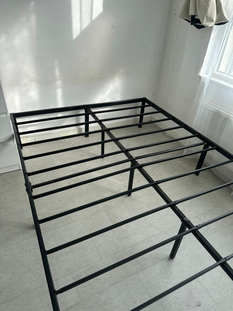 Lit en fer ikea, Maison & Meubles, Chambre à coucher | Lits, Enlèvement ou Envoi, Deux personnes, Noir, 140 cm