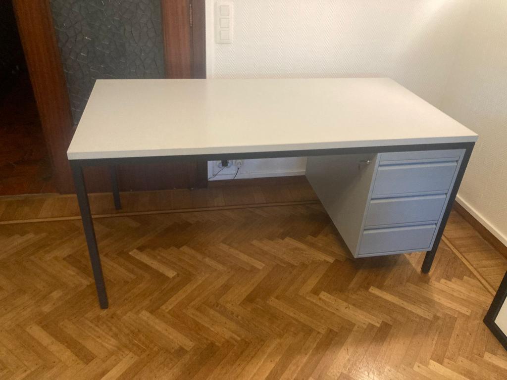 2 Bureaux identiques 65€/piece, Maison & Meubles, Enlèvement ou Envoi, Comme neuf
