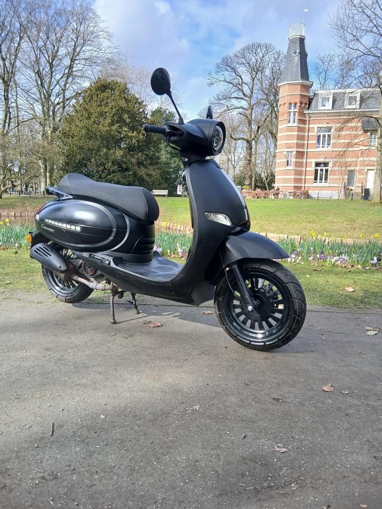 GTS KAPPUCCINO Met USB mooistaat Klasse A 5100km, Ophalen, Zo goed als nieuw