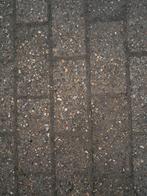 GEZOCHT + - 2 m2 beton klinkers, Enlèvement