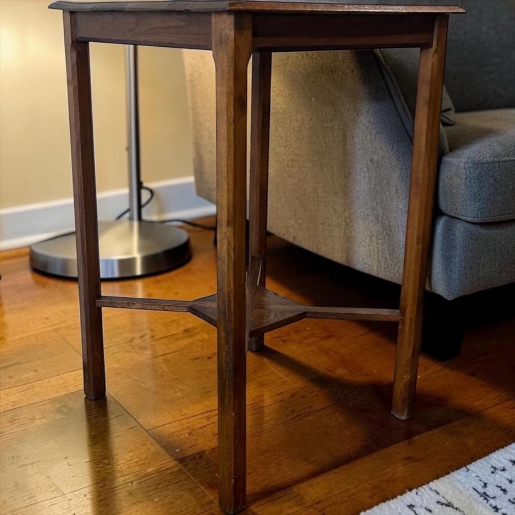 Vintage hoge bruine houten bijzettafel/plantentafel/etagere, Antiek en Kunst, Ophalen of Verzenden