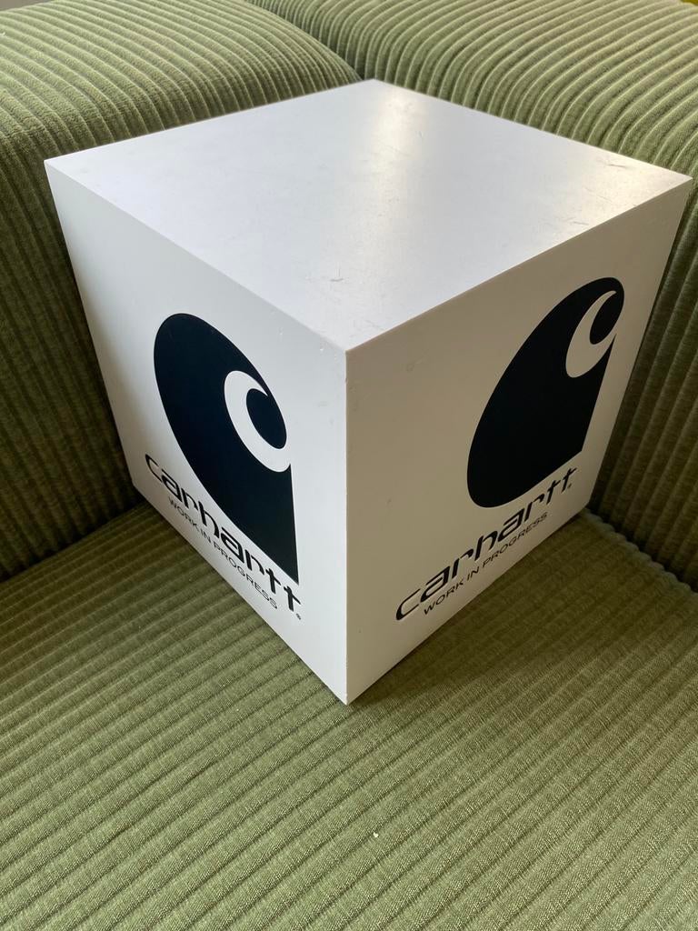 Hard plastieken promo materiaal Carhartt, Ophalen