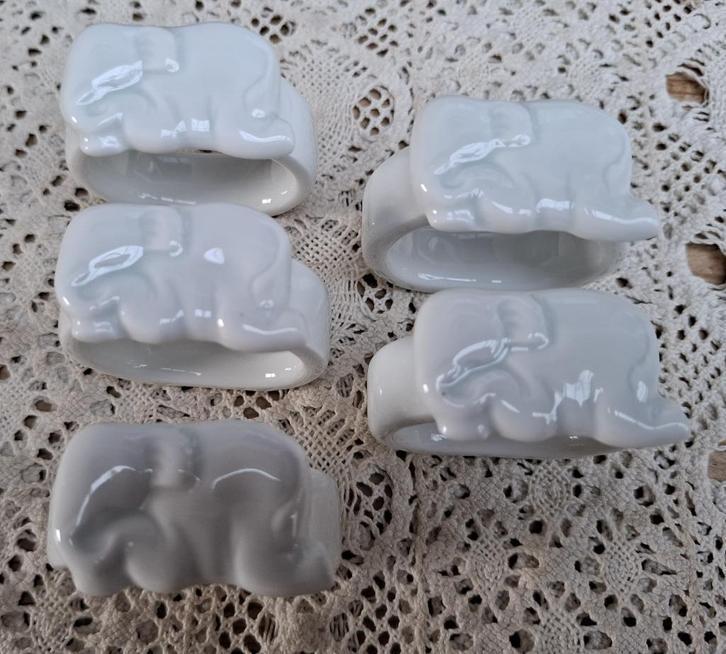 5 Porseleinen servetringen met olifanten, Collections, Collections Animaux, Comme neuf, Autres types, Animal sauvage, Enlèvement ou Envoi