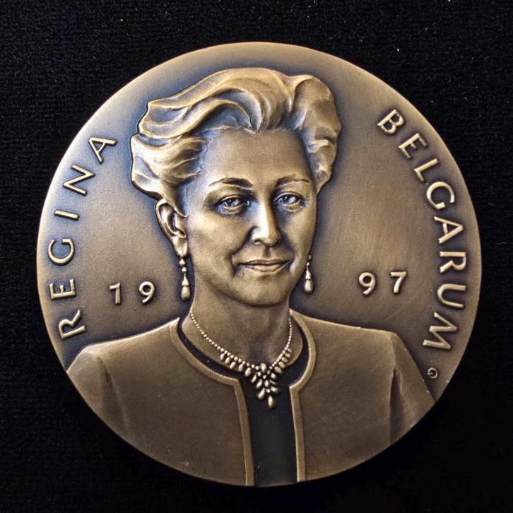 Zeldzame medaille Paola, koningin der Belgen, 1997, België,, Postzegels en Munten, Penningen en Medailles, Brons, Ophalen of Verzenden