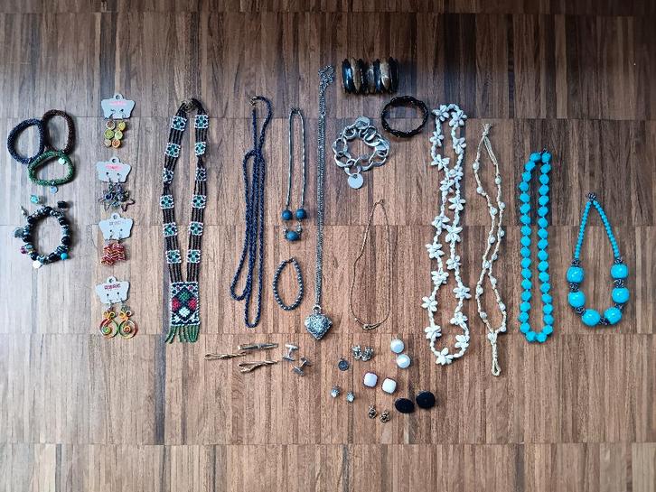 Lot juwelen in 1 koop, Bijoux, Sacs & Beauté, Colliers, Comme neuf, Autres matériaux, Autres couleurs, Avec pendentif, Réglable