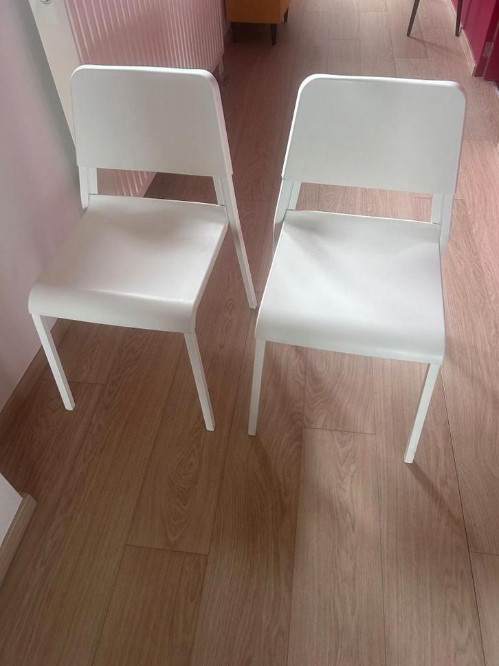2 Chaises blanches, Maison & Meubles, Chaises, Utilisé, Deux, Métal, Autres matériaux, Blanc, Enlèvement