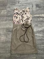 Jurk Gigue 40/42, Kleding | Dames, Beige, Ophalen of Verzenden, Zo goed als nieuw, Knielengte