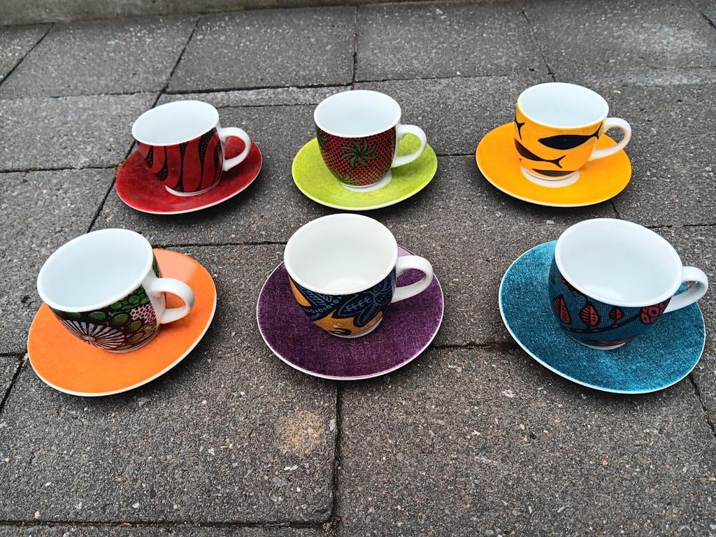 Espressokopjes en schoteltjes, Ophalen