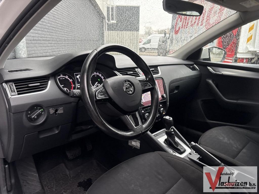 Skoda Octavia Combi 1.0 TSI Greentech Ambition Business DSG, Auto's, Skoda, Automaat, Zwart, Wit, Bedrijf