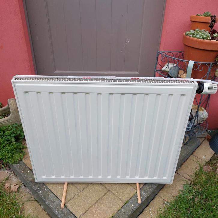 Radiateur + vanne thermostatique, Bricolage & Construction, Chauffage & Radiateurs, Radiateur, Enlèvement