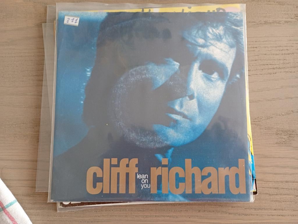 Cliff Richard - Lean on you, Cd's en Dvd's, Vinyl Singles, Ophalen of Verzenden, 1980 - 1989, Gebruikt, Single