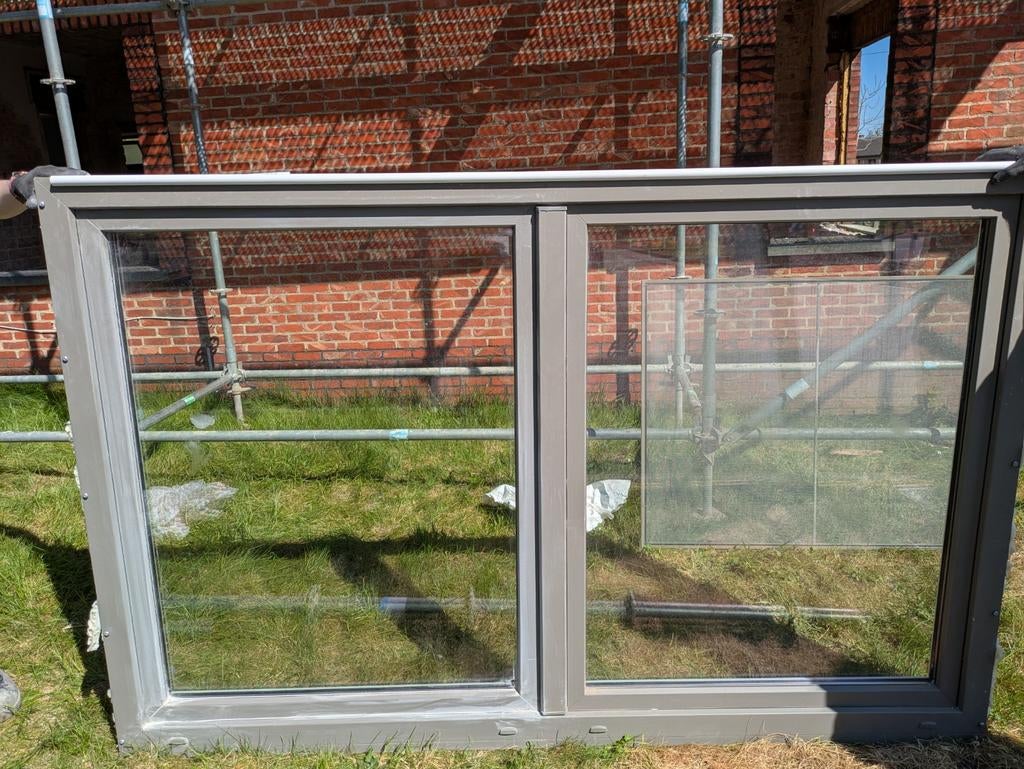 PVC raam te koop met elektrische rolluik en vliegenraam, Doe-het-zelf en Bouw, Ophalen