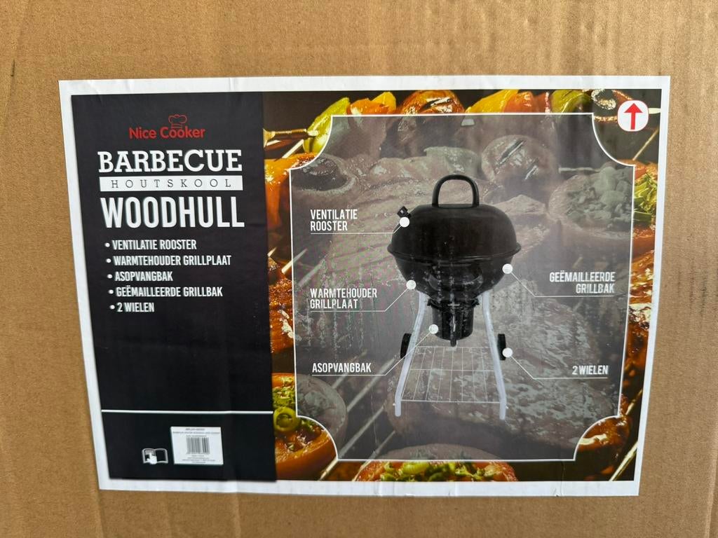 Nieuwe BBQ met 2 zakken houtskool, Ophalen