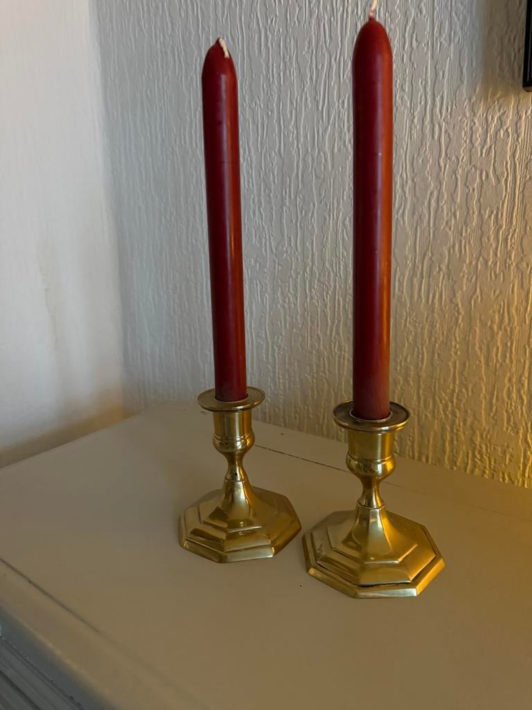 Koperen kandelaars, Ophalen