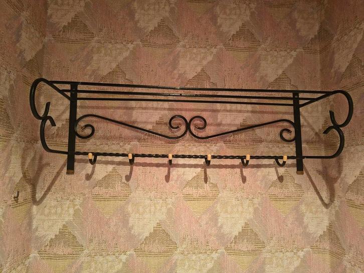 Porte-manteau vintage en fer forgé – Style Rétro/Industriel, Maison & Meubles, Accessoires pour la Maison | Portemanteaux, Comme neuf