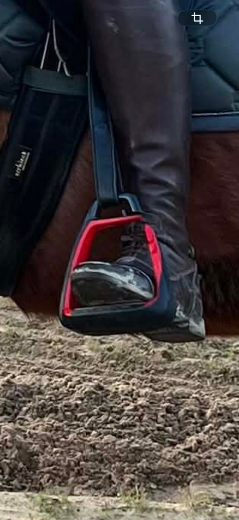 Freejump Classics+ zwart met rood, Ophalen, Zo goed als nieuw