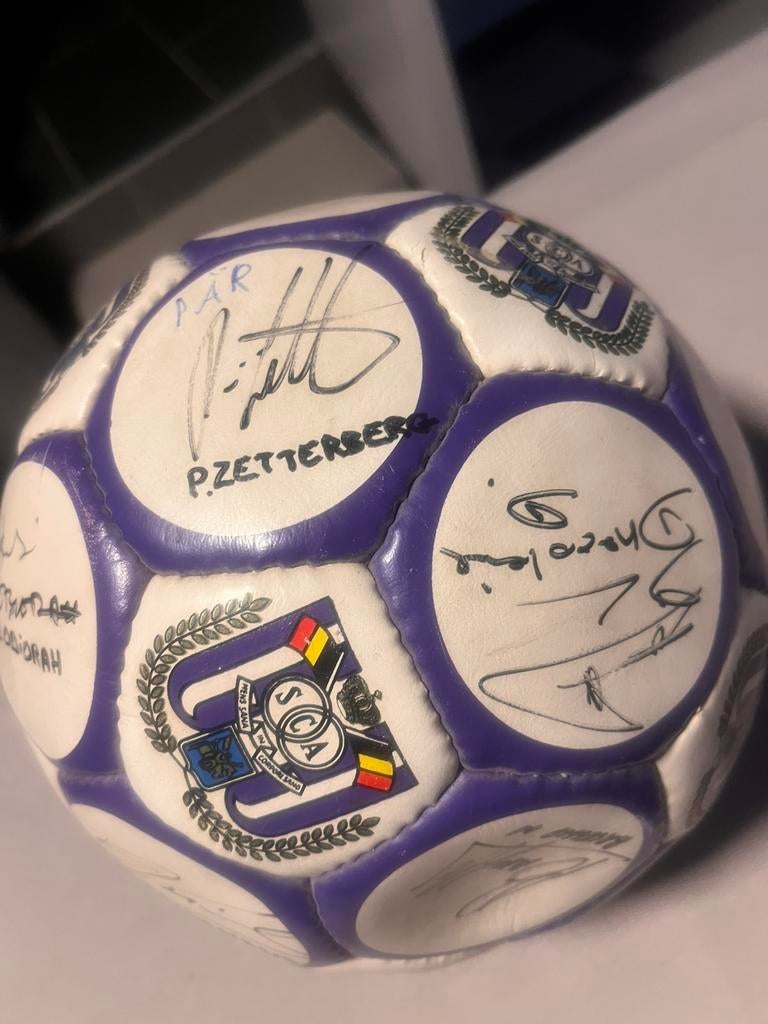 Gesigneerde voetbal Anderlecht jaar 97-98, Sports & Fitness, Football, Comme neuf, Enlèvement