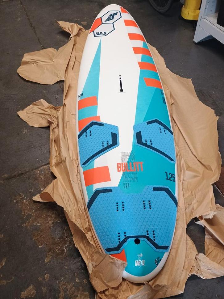 Tabou Bullitt 125L incl boardbag. Nagelnieuw., Sports nautiques & Bateaux, Planche à voile, Neuf, Planche, Enlèvement