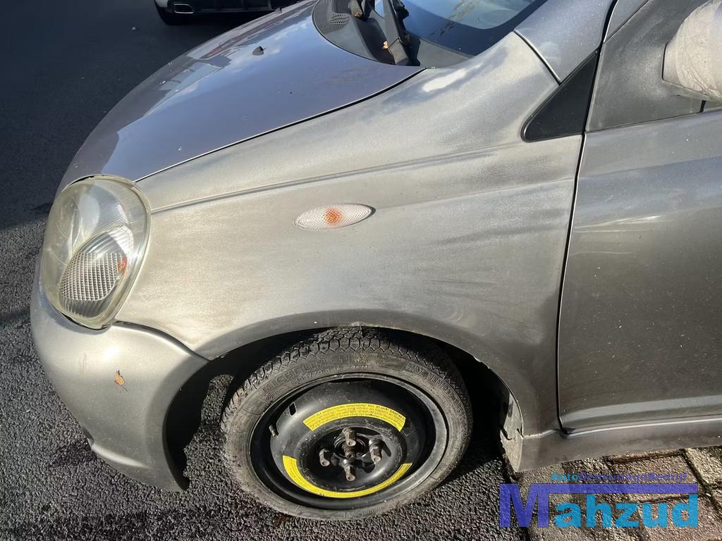 TOYOTA YARIS P1 Grijs links voorscherm 1999-2004, Info@toyota.co.jp, Gebruikt, Voor, Toyota Motor Corporation