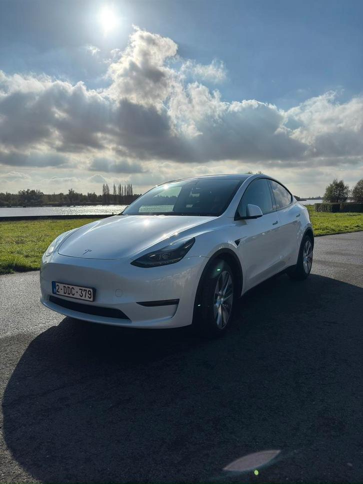 double moteur à traction intégrale Tesla modèle Y avec TVA, Autos, Tesla, Particulier, Model Y, Attache-remorque, Électrique, Euro 6