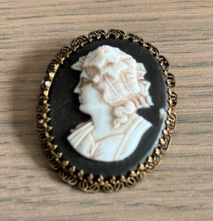 Oude Camee / Cameo broche, Antiek en Kunst, Curiosa en Brocante, Ophalen
