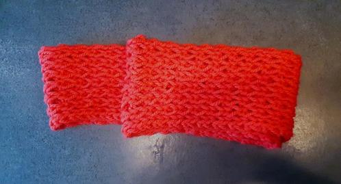 Te koop: Mooie rode dikke sjaal., Kleding | Dames, Mutsen, Sjaals en Handschoenen, Zo goed als nieuw, Sjaal, Ophalen of Verzenden