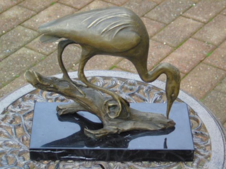 Bronzen reiger op boomstam gesigneerd, Antiek en Kunst, Antiek | Brons en Koper, Brons, Ophalen