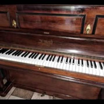 Antieke gerestaureerde piano beschikbaar voor biedingen