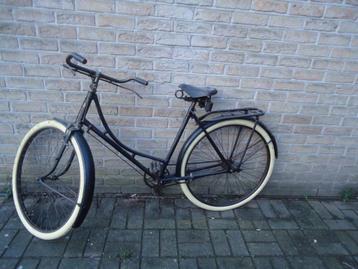 Oude damesfiets beschikbaar voor biedingen