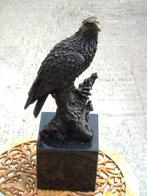 Een bronzen adelaar met kop omhoog gesigneerd op marmer., Antiek en Kunst, Antiek | Brons en Koper, Ophalen, Brons