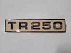 TRIUMPH TR 250 BADGE, Nieuw, Ophalen of Verzenden, Triumph