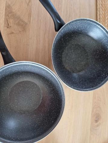 Nieuwe wokpannen (2 stuks) beschikbaar voor biedingen