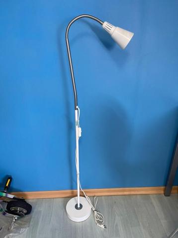Staanlamp beschikbaar voor biedingen